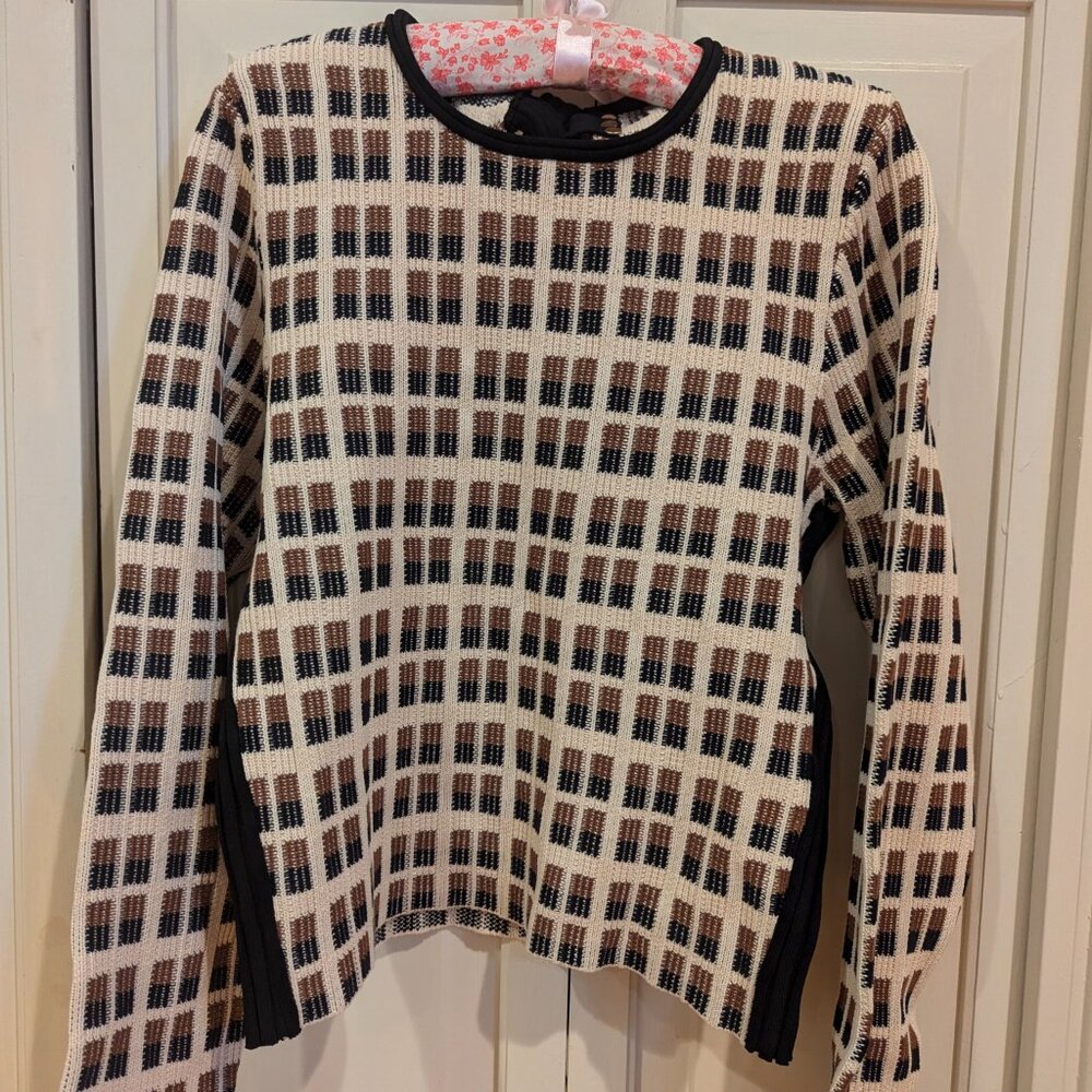 New Grid-Patterned Sweater